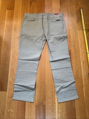 Levi’s 514 Straight 38/32, NWT